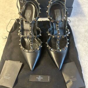 Valentino noir heels great condition